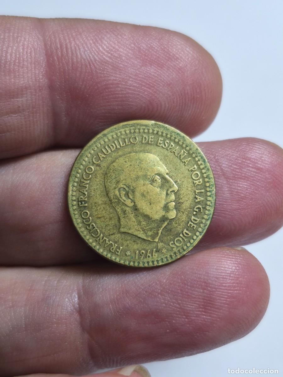 Monedas Franco: NT/ ERROR ACU&Ntilde;ACION 1 PESETA FRANCO *67 LIGERAMENTE DESPLAZADA Y CANTO SIN ACU&Ntilde;AR (E1442)