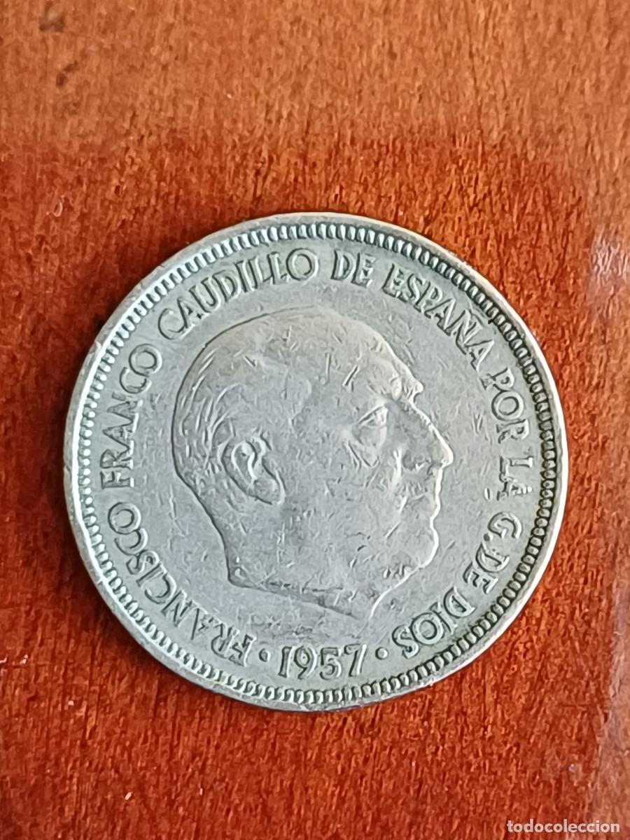 Monedas Franco: 5 pesetas de Francisco Franco del a&ntilde;o 1957 estrella 61. En muy buen estado. Tiene errores