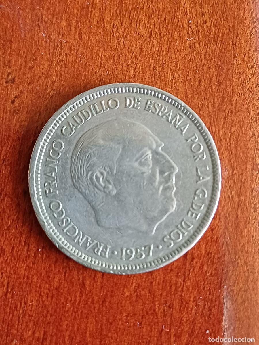 Monedas Franco: 5 pesetas de Francisco Franco del a&ntilde;o 1957 estrella 74. En muy buen estado.