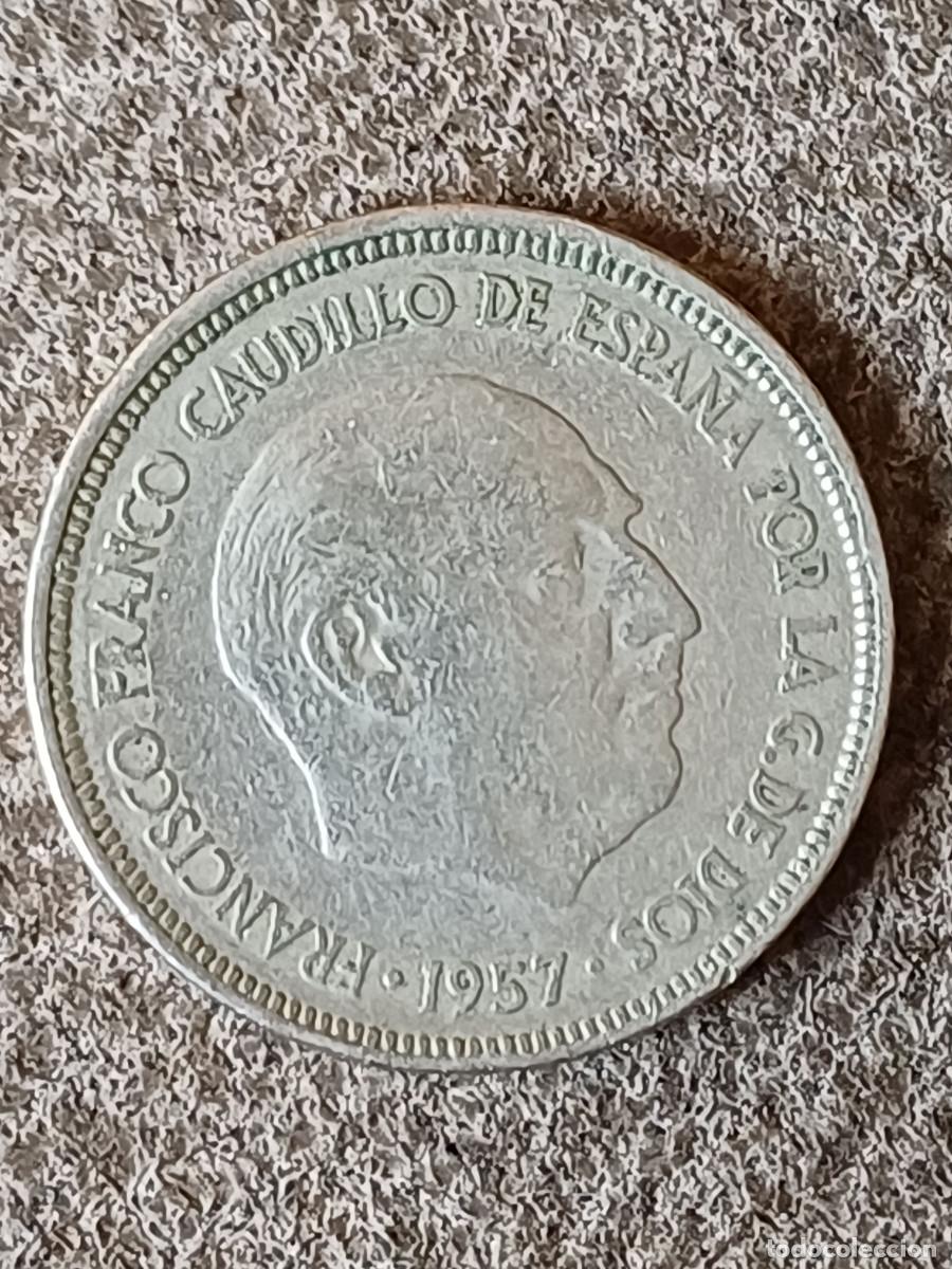 Monedas Franco: 5 pesetas de Francisco Franco del a&ntilde;o 1957, sin n&uacute;mero en la estrella