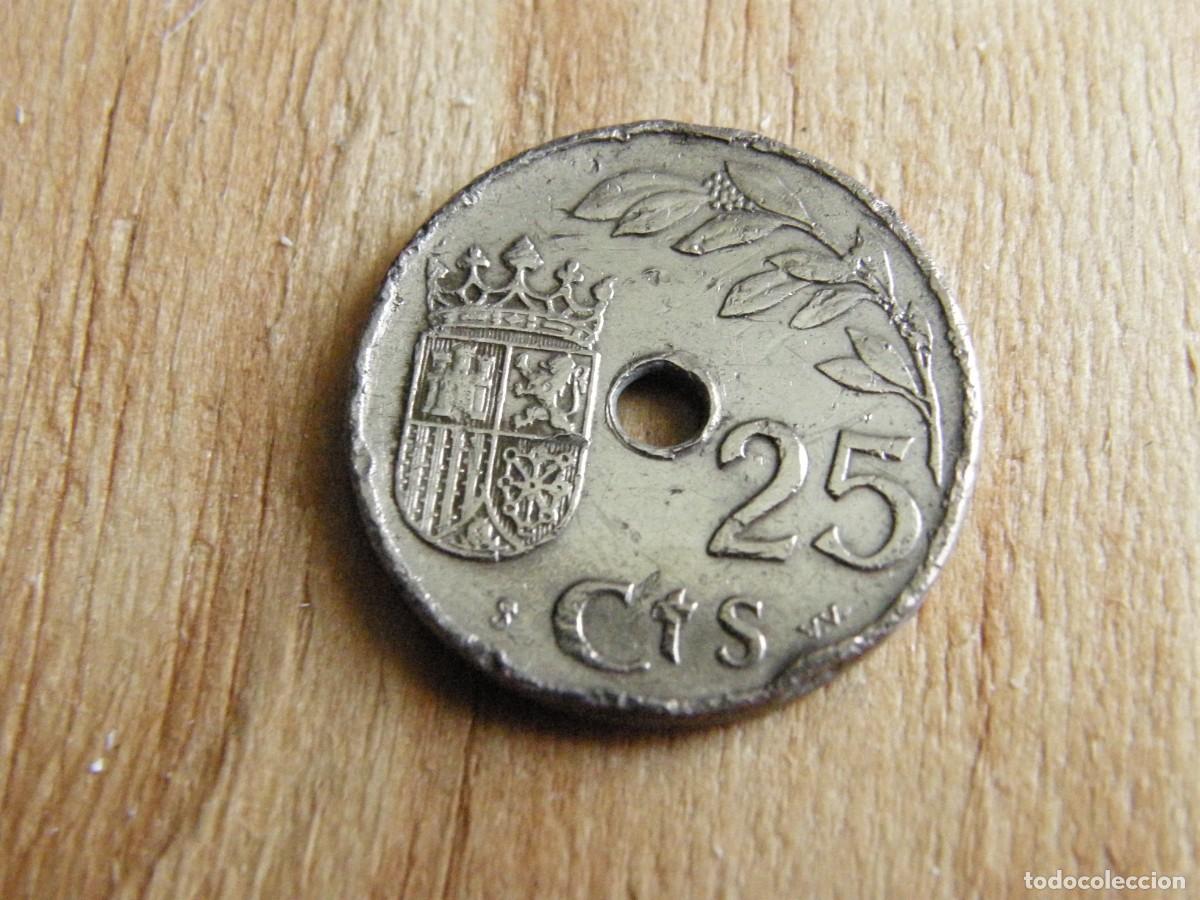 Monedas Franco: 25 C&eacute;ntimos 1937 II A&ntilde;o Triunfal - Yugo y Flechas - Cupron&iacute;quel - Agujero Central
