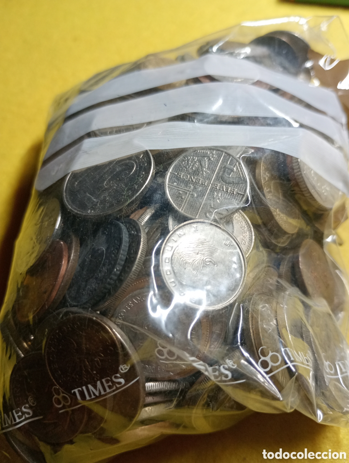 Monedas Franco: 1.220 gramos de monedas espa&ntilde;olas y extranjeras. Variadas - Foto 2