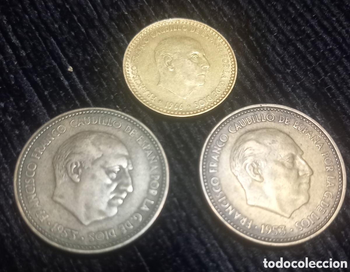 Franco Coins: Lote de 3 Monedas de Franco - Dos de 2,50 Pesetas 1953 y Una de 1 Peseta Dorada