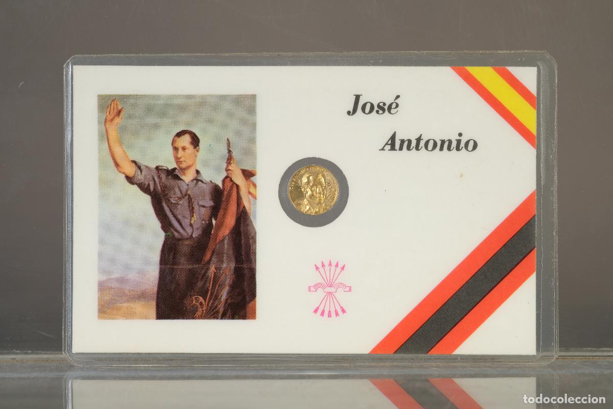 Monedas Franco: Tarjeta con moneda dorada de Jos&eacute; Antonio Primo de Rivera, fundador de Falange