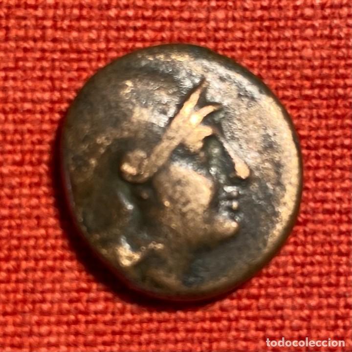 Monedas Grecia antigua: Peque&ntilde;o bronce de P&eacute;rgamo. BC+ - Foto 1