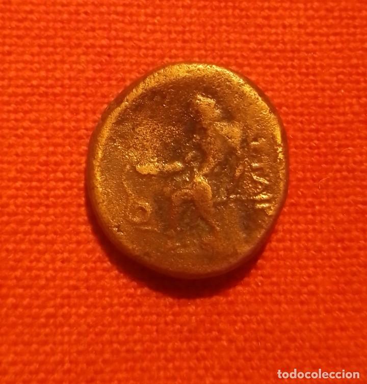 Monedas Grecia antigua: Peque&ntilde;o bronce de P&eacute;rgamo. BC+ - Foto 2
