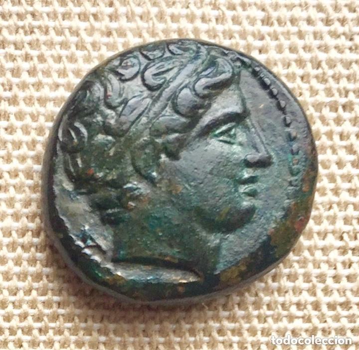 Monedas Grecia antigua: Moneda Griega Bronce FILIPO II de Macedonia Apolo a Derecha - Reverso Jinete y Delf&iacute;n