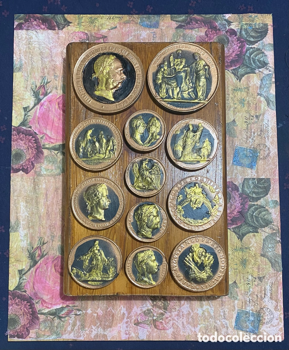 Monedas Grecia antigua: Monedas sobre peana Madera decoraci&oacute;n
