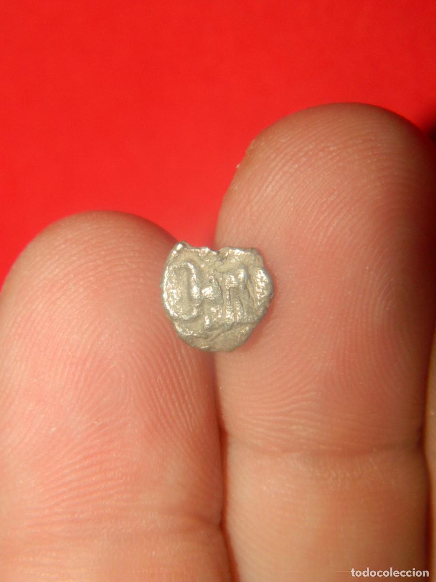 Monedas Grecia antigua: Precioso Obol Griego de plata mas de 2000 a&ntilde;os a identificar, peso inferior a 0,1 gramos lote 63