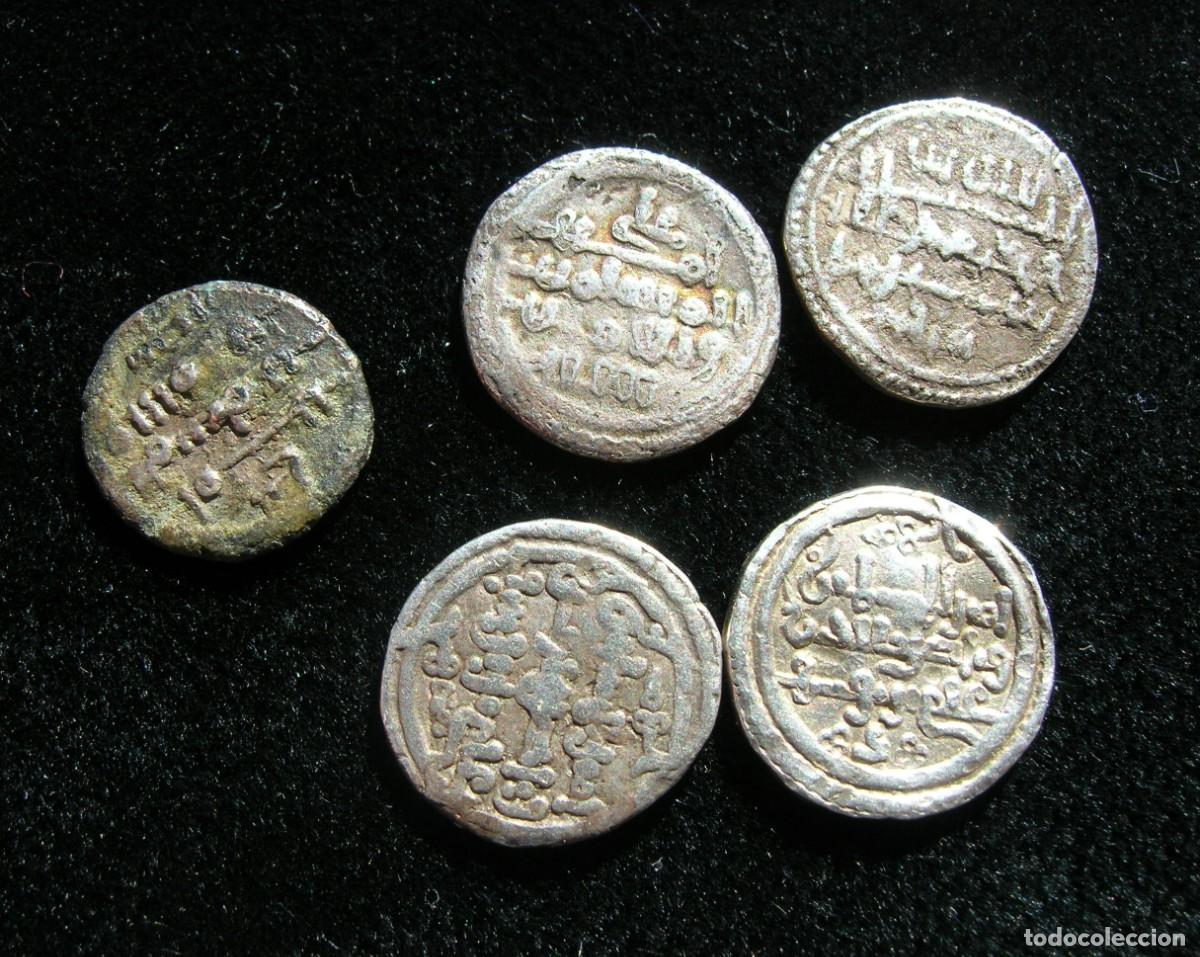 Monedas Hispano &aacute;rabes: Lote de 5 quirates almor&aacute;vides. - Foto 1