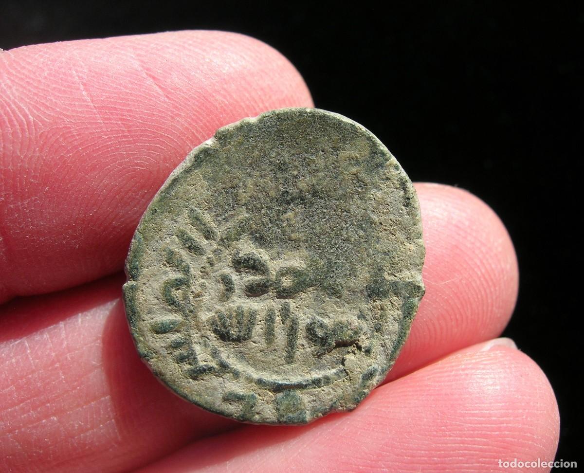 Monedas Hispano &aacute;rabes: Fel&uacute;s de gran di&aacute;metro, con ceca al-Andalus y fecha. - Foto 1