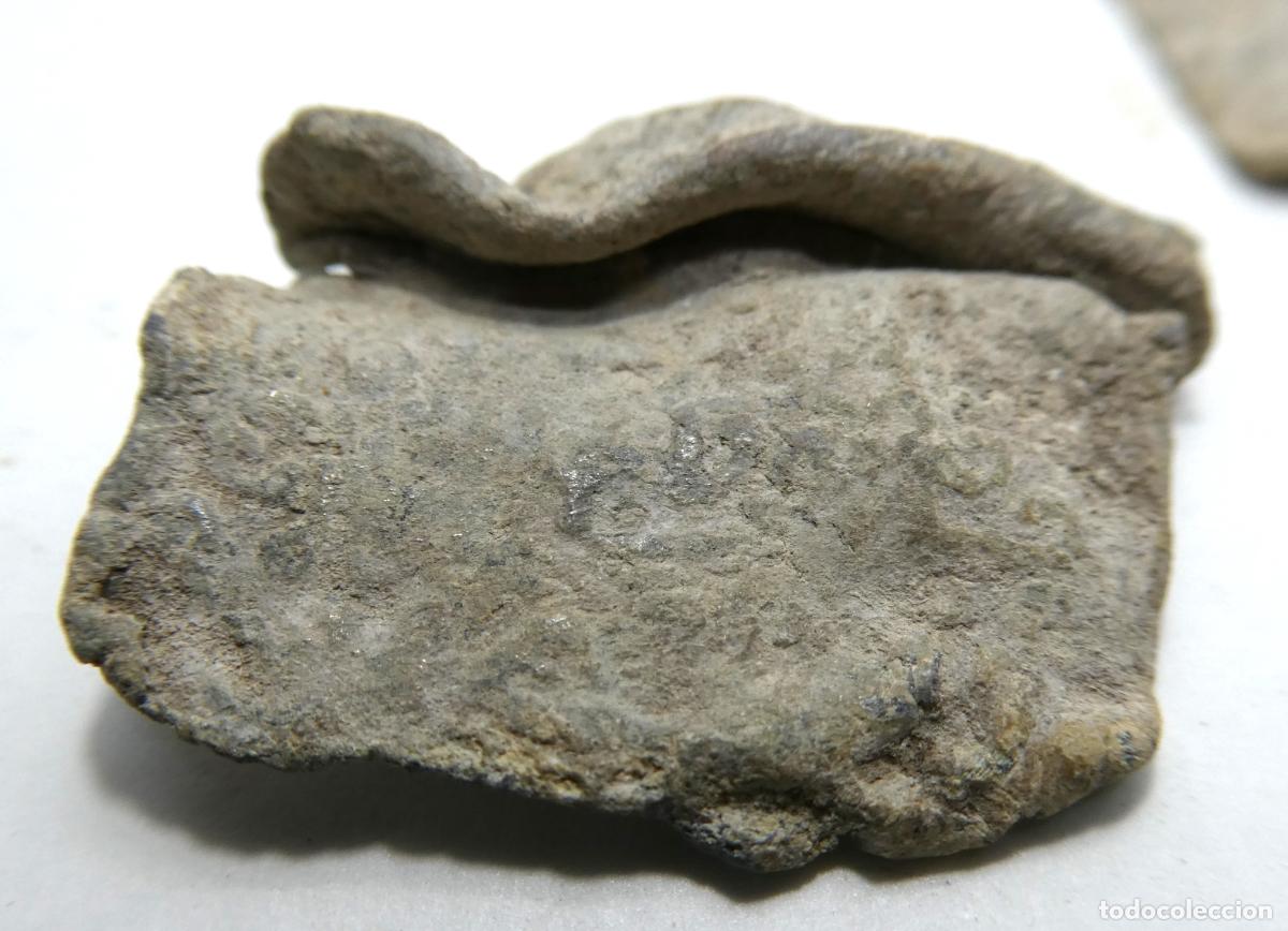 Monedas Hispano &aacute;rabes: 2 amuletos ar&aacute;bes de plomo con letras - Foto 3