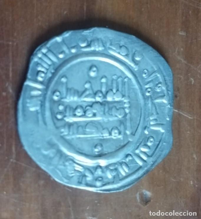 Monedas hispano &aacute;rabes: d&iacute;rham de plata del Califato de C&oacute;rdoba, acu&ntilde;ado durante el siglo X d.C. en Al-&Aacute;ndalus.