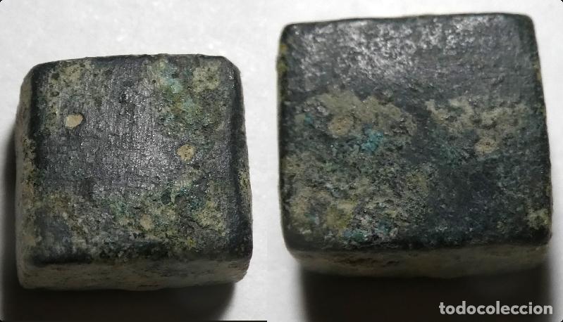 Moedas hispano &aacute;rabes: Ponderal con dos puntos a identificar ,pesa 3,90 gr.