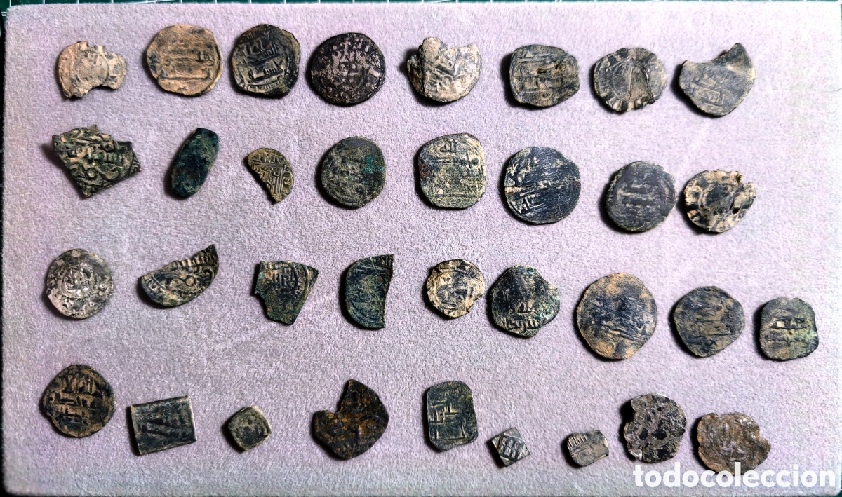 Moedas hispano &aacute;rabes: Lote Feluses Hispano &aacute;rabes y Moneda Medieval Castellana