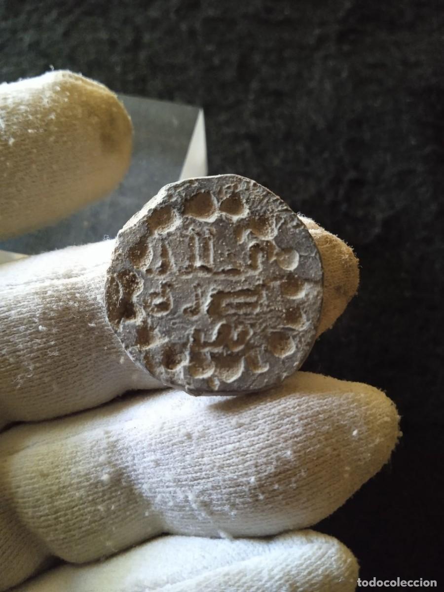 Moedas hispano &aacute;rabes: Curioso plomo hispanoarabe a identificar
