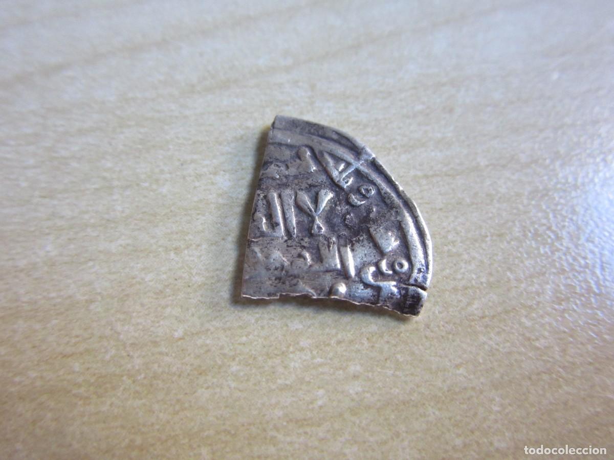 Monedas Hispano &aacute;rabes: Fracci&oacute;n de Dirham de plata Andalus&iacute; Medidas 1,4 x 1,2 cm