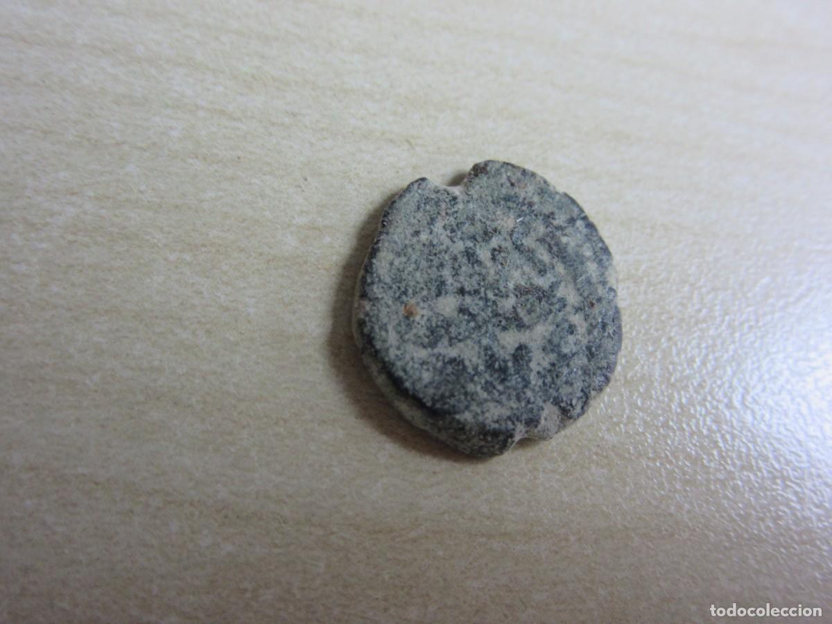 Monedas Hispano &aacute;rabes: Fel&uacute;s medieval andalus&iacute; Bronce Di&aacute;metro 1,5 cm
