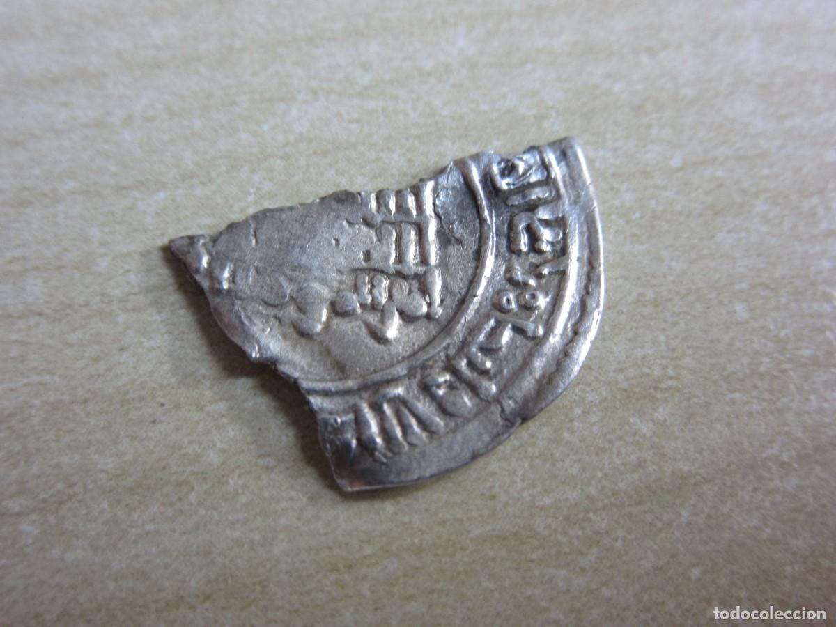 Monedas Hispano &aacute;rabes: Fracci&oacute;n de Dirham de plata Andalus&iacute; Medidas 1,9 x 1,4 cm