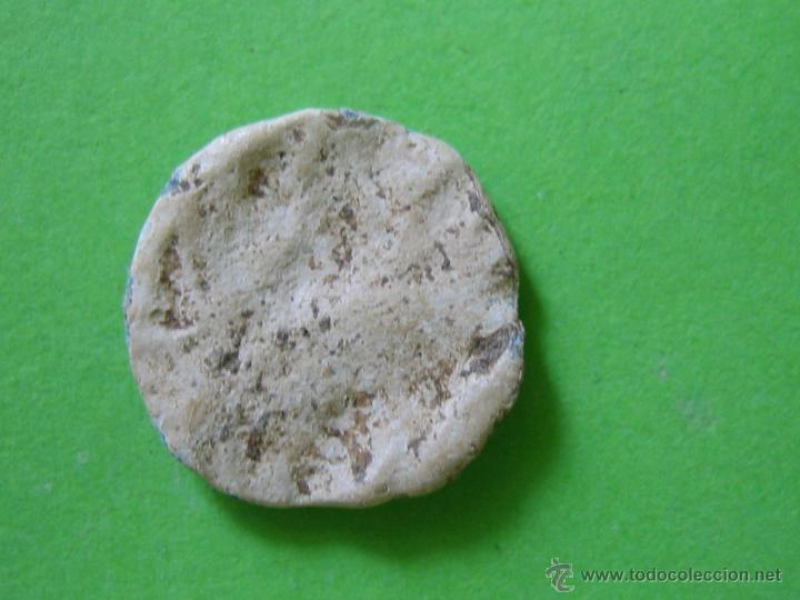 Monedas ib&eacute;ricas: Moneda o ficha monetiforme mediaval en plomo - Foto 2