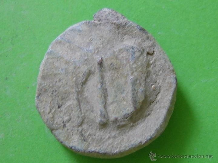 Monedas ib&eacute;ricas: Moneda o ficha monetiforme mediaval en plomo - Foto 1