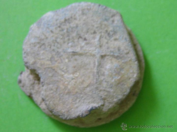 Monedas ib&eacute;ricas: Moneda o ficha monetiforme mediaval en plomo - Foto 2
