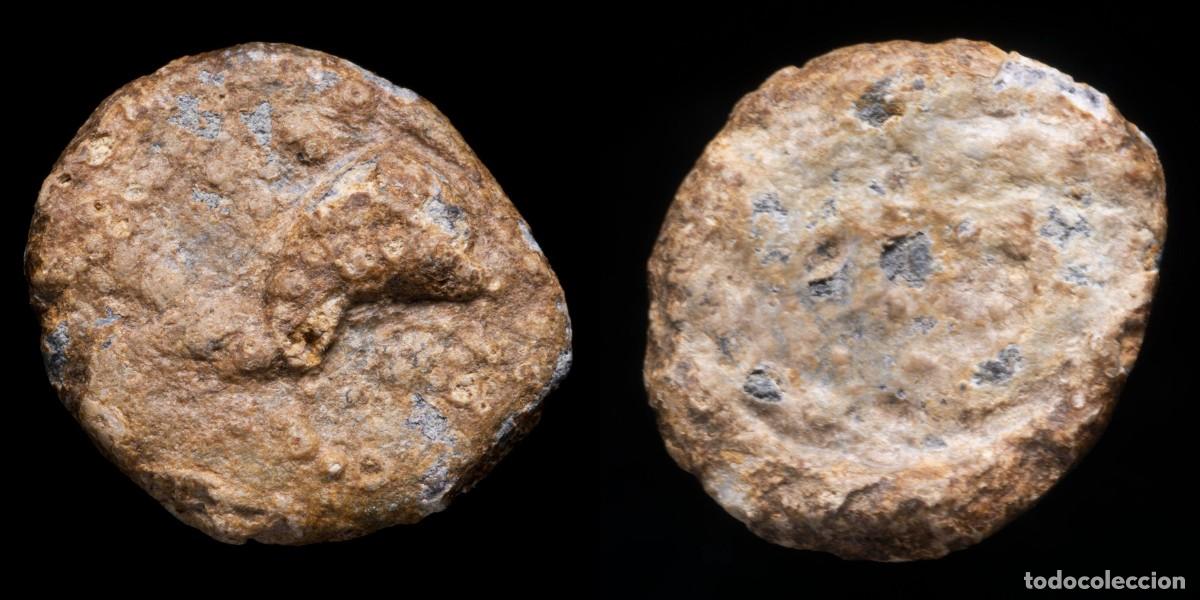 Monedas ib&eacute;ricas: Coin shaped Lead, Uncertain - 18 mm / 5,29 gr.Obv: Dolphin to right, trident above. Rev: Plain.
