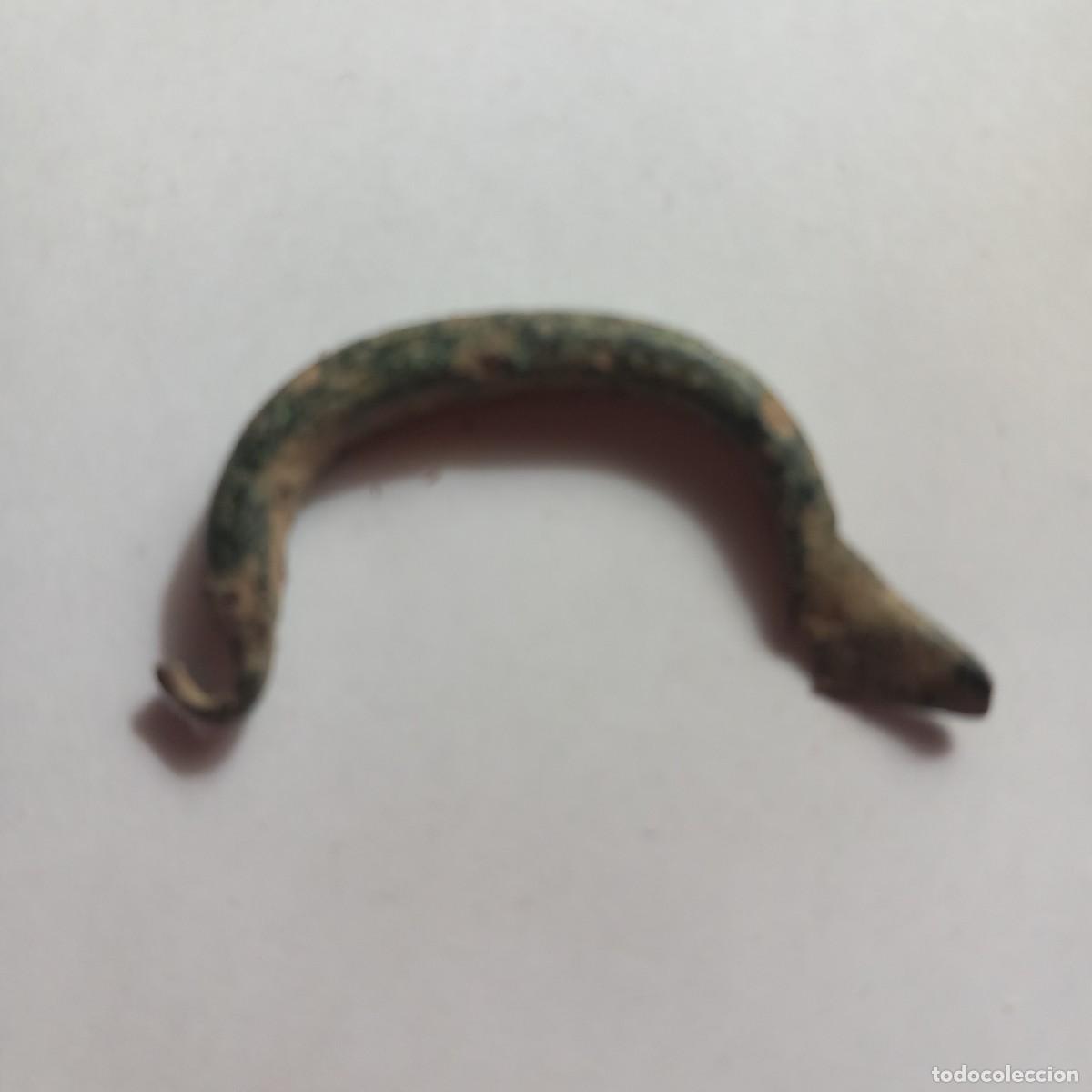 Monedas ib&eacute;ricas: Fibula ib&eacute;rica antigua. - Foto 1