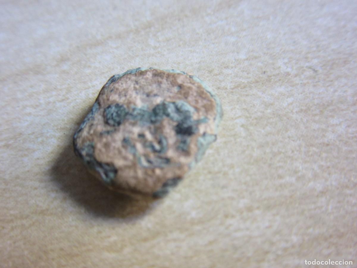 Monedas ib&eacute;ricas: 1/8 de calco de Ebussus Ibiza S III AC di&aacute;metro 1 cm Anverso Dios Bes Reverso toro
