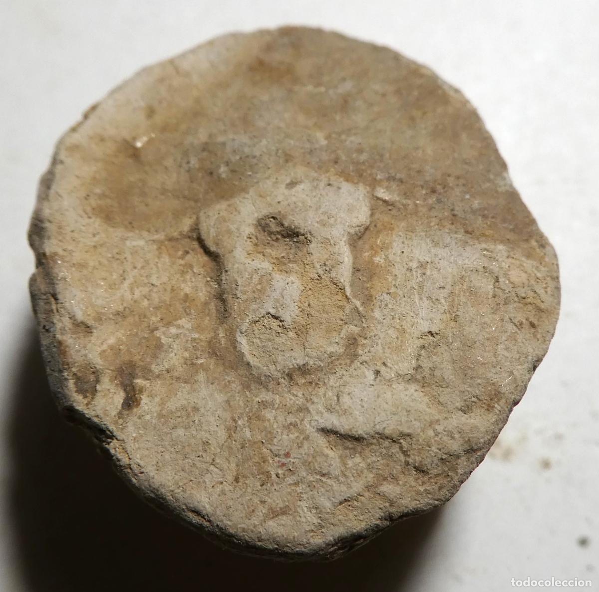 Monedas ib&eacute;ricas: Raro Plomo monetiforme, iberoromano SERIE DE LAS MINAS. Cabeza de toro de frente y cabeza detr&aacute;s