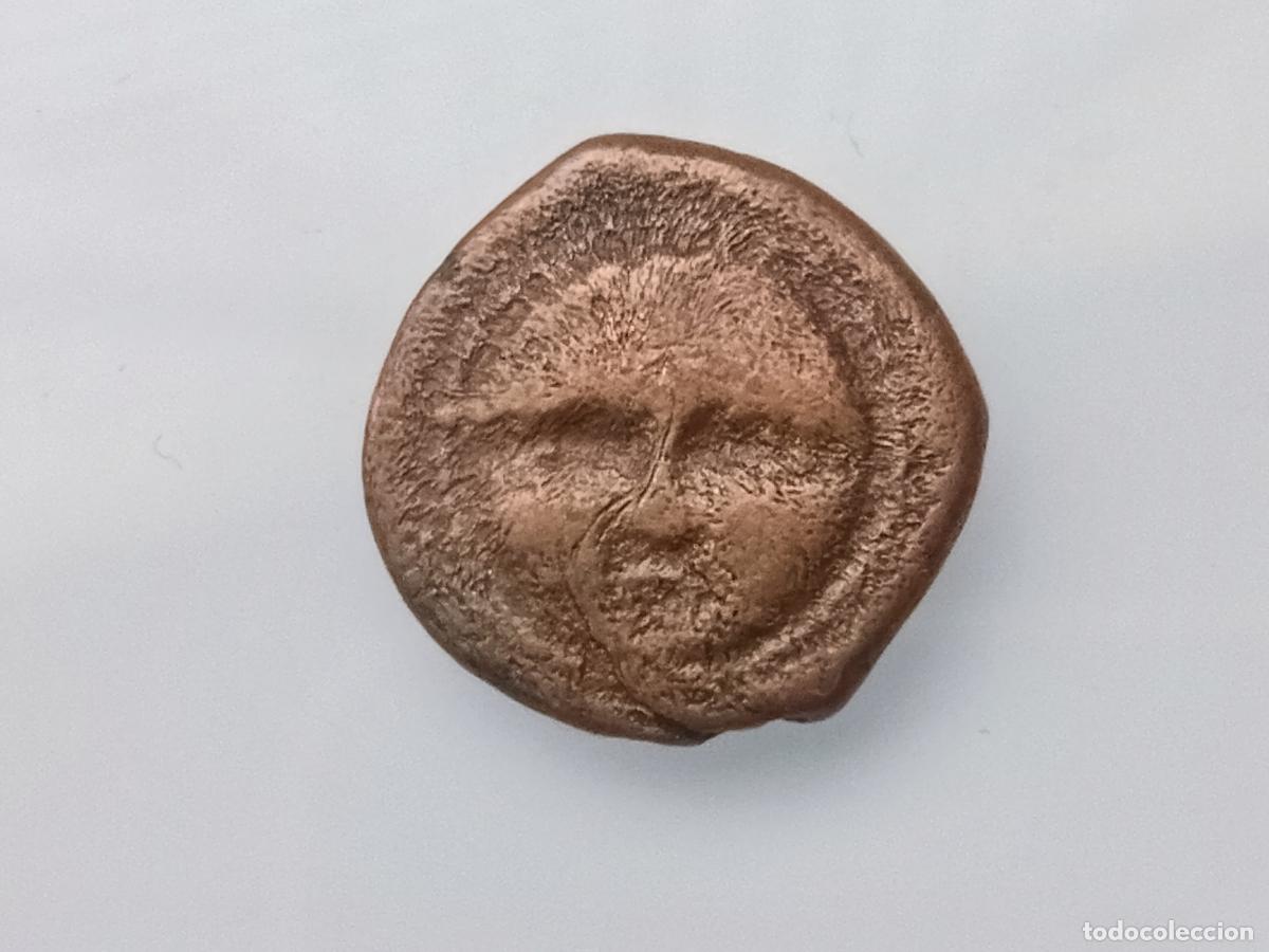 Monedas ib&eacute;ricas: GADES/CADIZ DIOS MELKART/DELFIN 1/2 CALCO (300-200 A.C)
