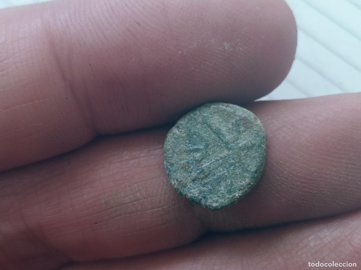 Monedas Imperio Bizantino: Bizantina. Posible divisor. Imperio bizantino