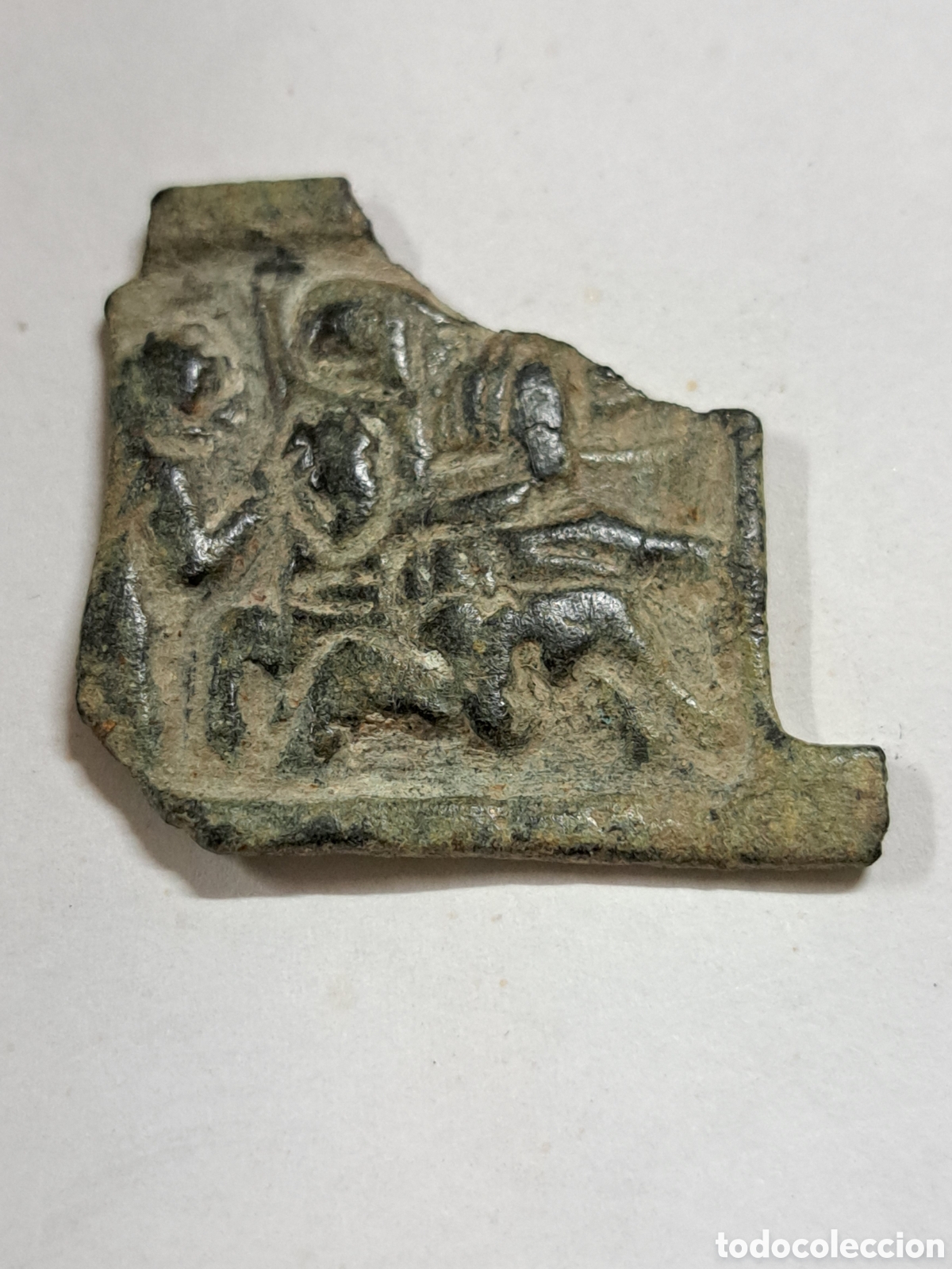 Monedas Imperio Bizantino: Placa fragmento de bronce de la &eacute;poca bizantina temprana alrededor del siglo VII
