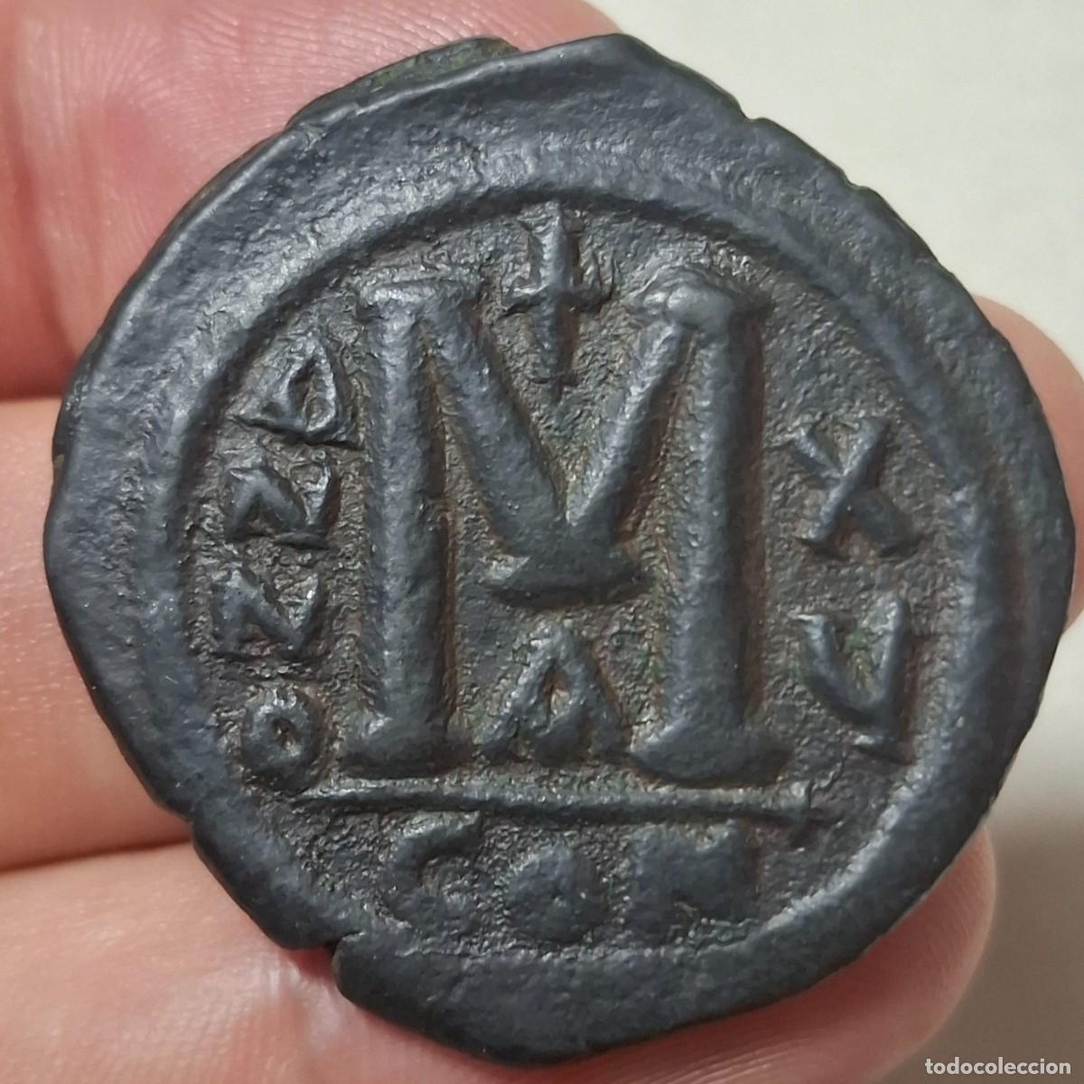 Monedas Imperio bizantino: Follis bizantino de Justiniano I. (527 - 565). Constantinopla,