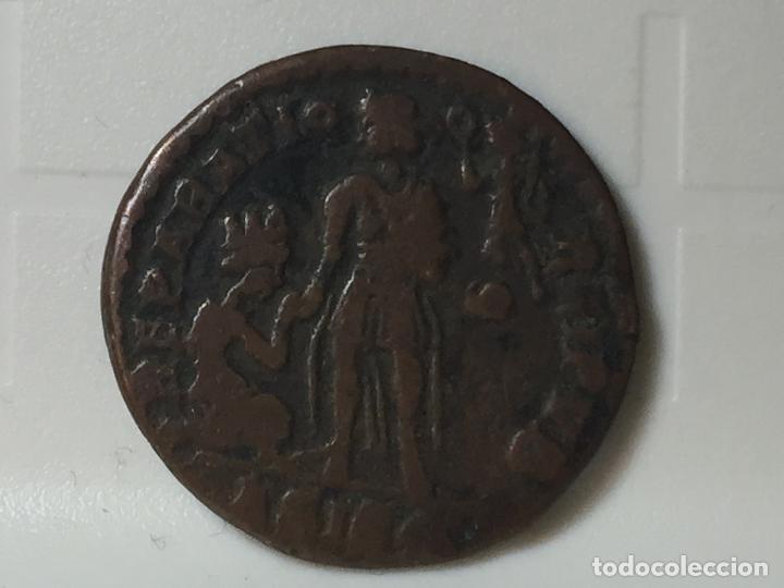 Monedas Imperio romano: MONEDA AE VALENTINIANO. - Foto 2
