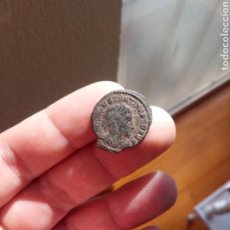 Monedas Imperio Romano: NUMMUS CONSTANTINO I SOLI INVICTO COMITI