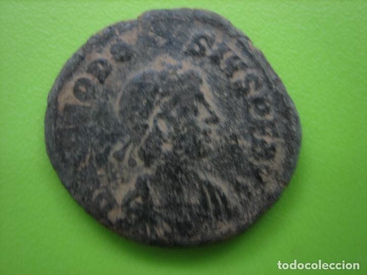 Monedas Imperio romano: 4. Moneda Romana de Bajo imperio. A clasificar - Foto 1