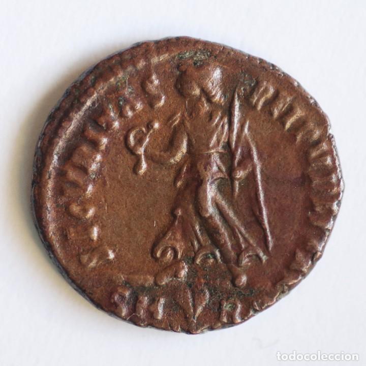 Monedas Imperio romano: FOLLIS VALENTE ROMA - Foto 1