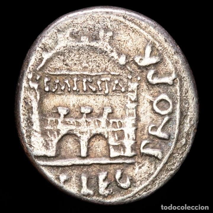 Monedas Imperio Romano: Augusto Denario MPI - P CARISIVS LEG PRO PR puertas de la ciudad. - Foto 1 - 304022693