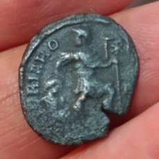 Monedas Imperio Romano: BONITA MONEDA ROMANA SOLDADO CON ENEMIGO ABATIDO. Lote 318161533
