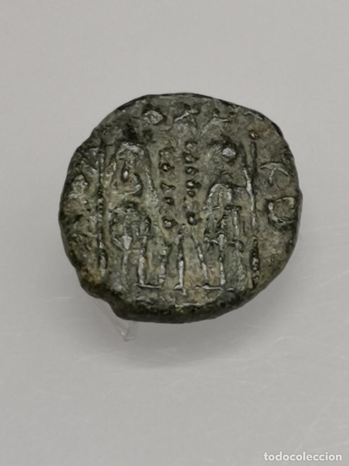 Monedas Imperio romano: Constantin&oacute;polis. Medio Centenional, GLORIA EXERCITVS. Constancio (337-340) - Foto 2