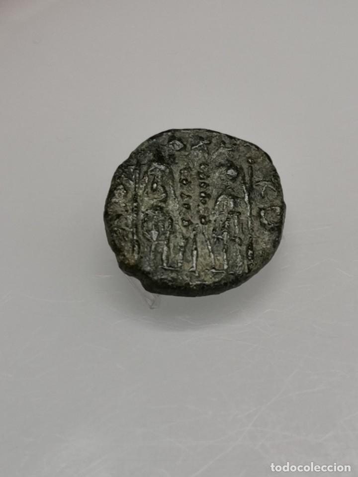 Monedas Imperio romano: Constantin&oacute;polis. Medio Centenional, GLORIA EXERCITVS. Constancio (337-340) - Foto 4