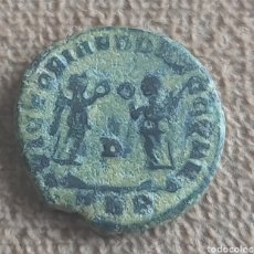 Monedas Imperio Romano: CONSTANTE CENTENIONAL D EN EL CAMPO HERACLEA