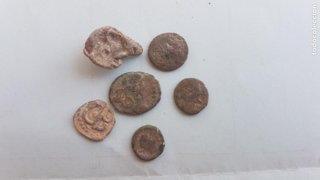 Roman Empire Coins: PEQUE&Ntilde;O LOTE DE ARQUEOLOGIA ROMANA CON 4 MONEDAS Y 2 PLOMOS