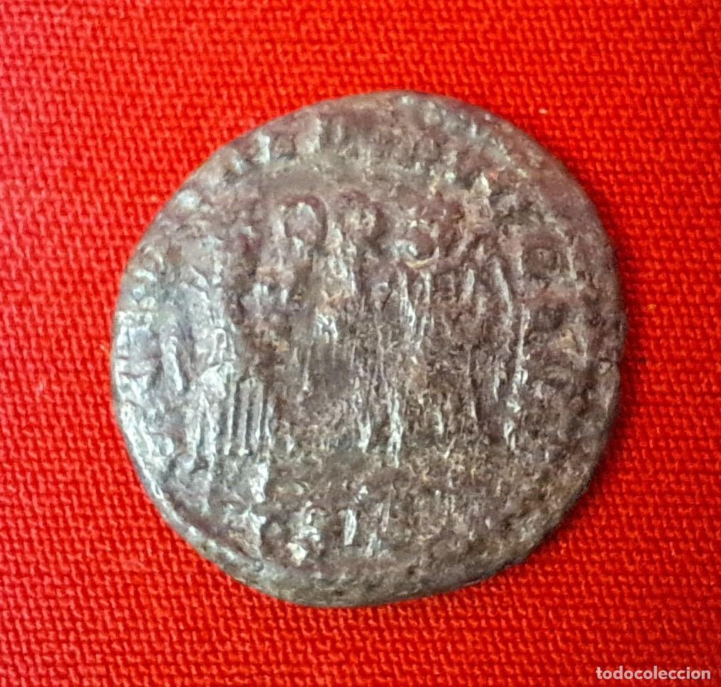 Monedas Imperio romano: Moneda romana del Emperador Constancio II - Foto 4