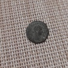 Monedas Imperio Romano: ANTIGUA MONEDA ROMANA DE BRONCE, FAMILIA CONSTANTINO. Lote 402816704