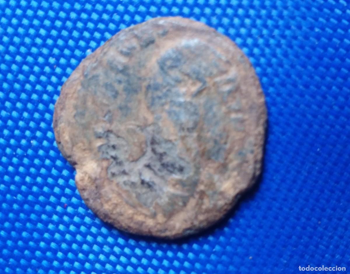 Monedas Imperio romano: moneda romana bajo imperio a identificar material bronce - Foto 1