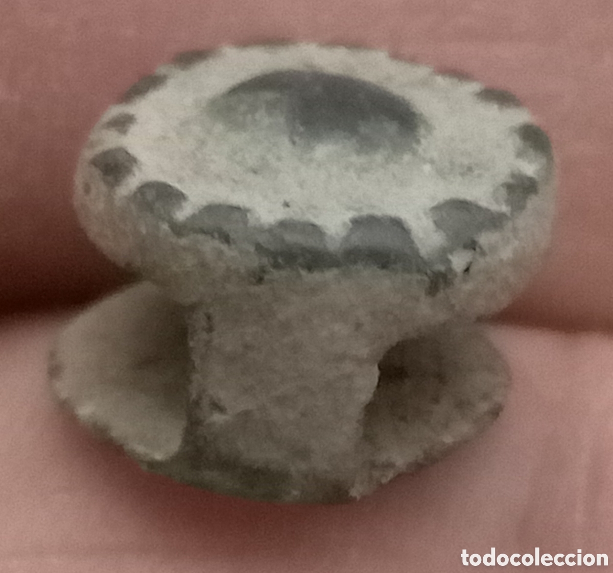 Monedas Imperio romano: A-Remate visigodo de bronce tallado - Foto 1