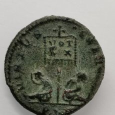 Monedas Imperio Romano: CONSTANTINO I FOLLIS VIRTVS EXERCIT VOT XX (319-320 D.C.)