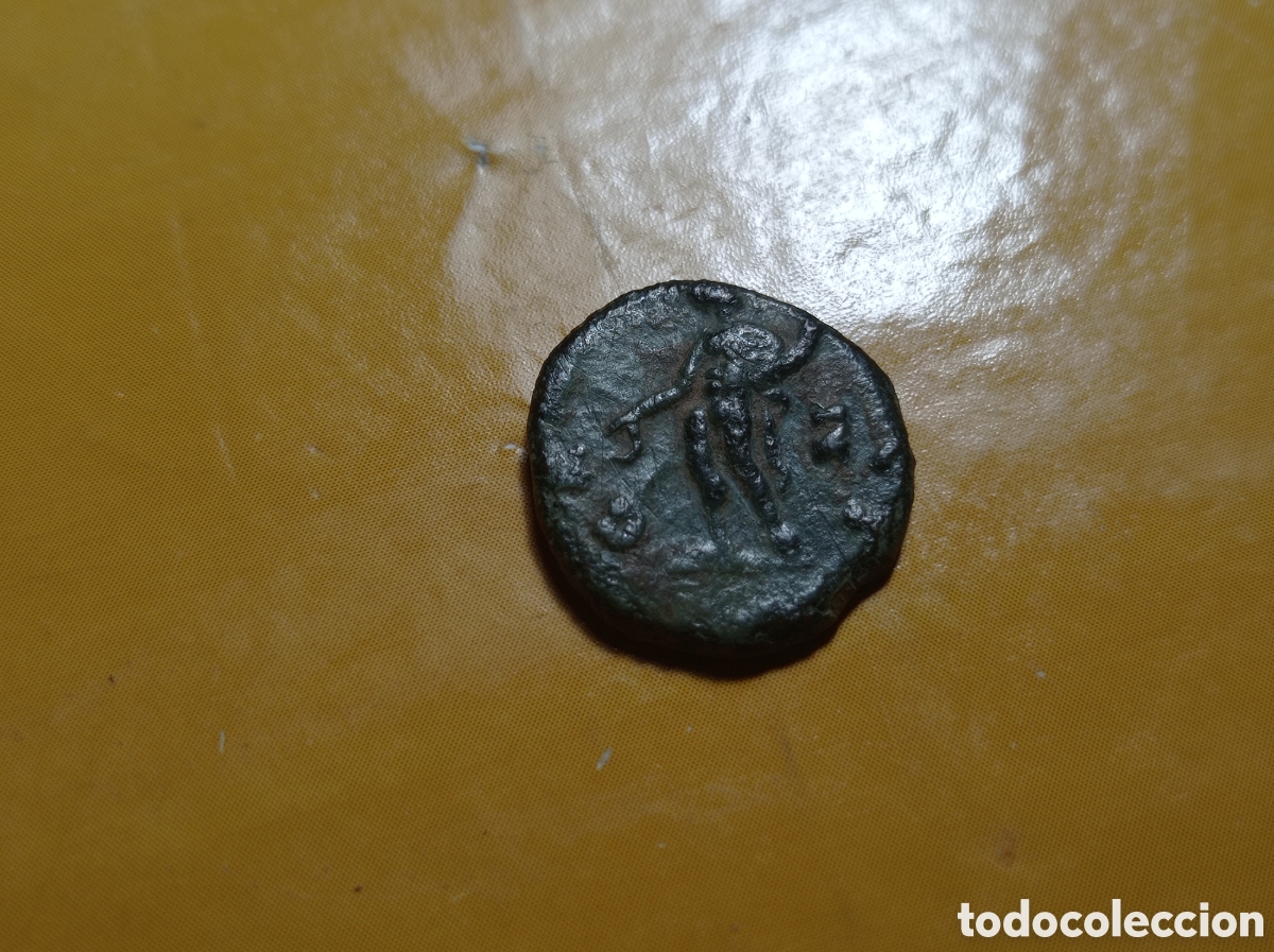Monedas Imperio romano: Moneda romana de bronce ,no se qui&eacute;n es - Foto 4